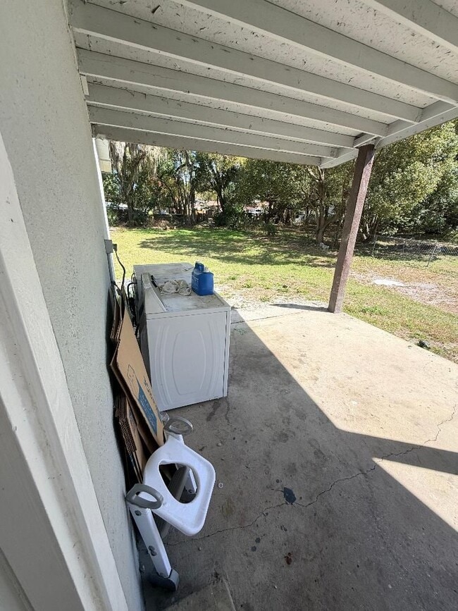 Building Photo - HUGE fenced yard with updated 3 bedroom Home  CALL Sheila to see 407-687-7900