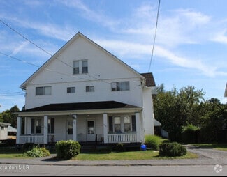 Building Photo - 256 Main St