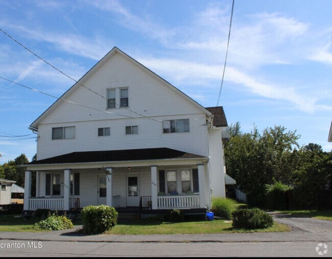 Building Photo - 256 Main St
