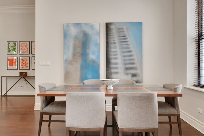 Foto del edificio - 70 E Walton St