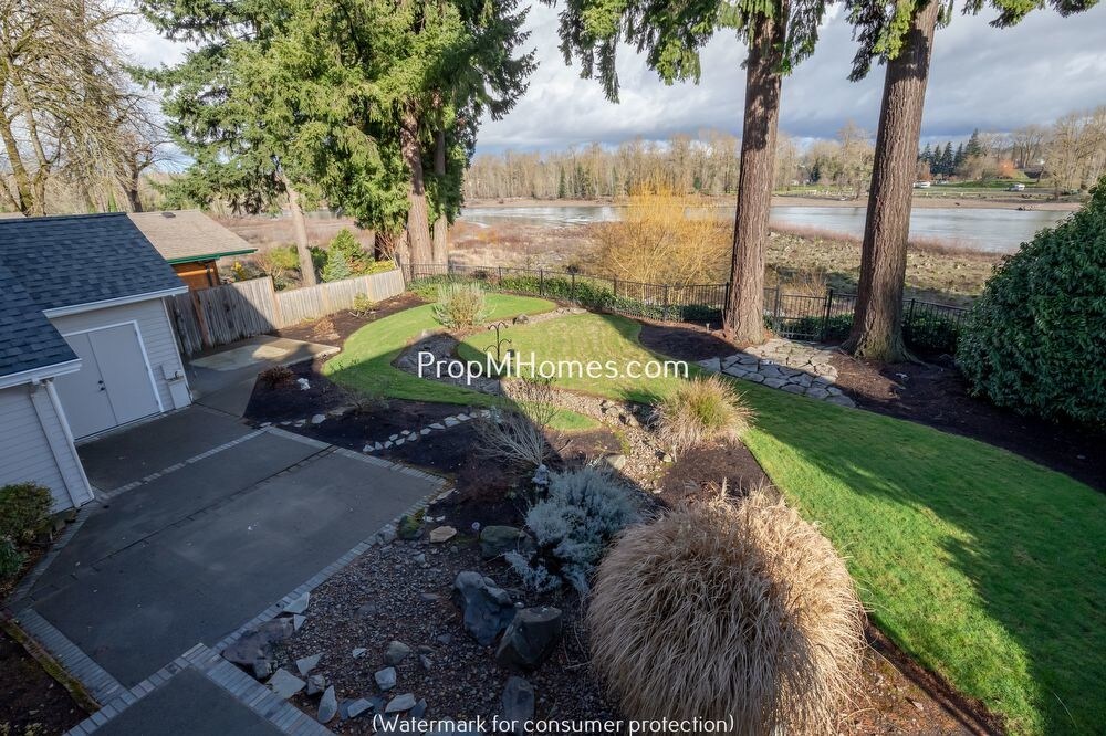 Foto principal - 5589 River St