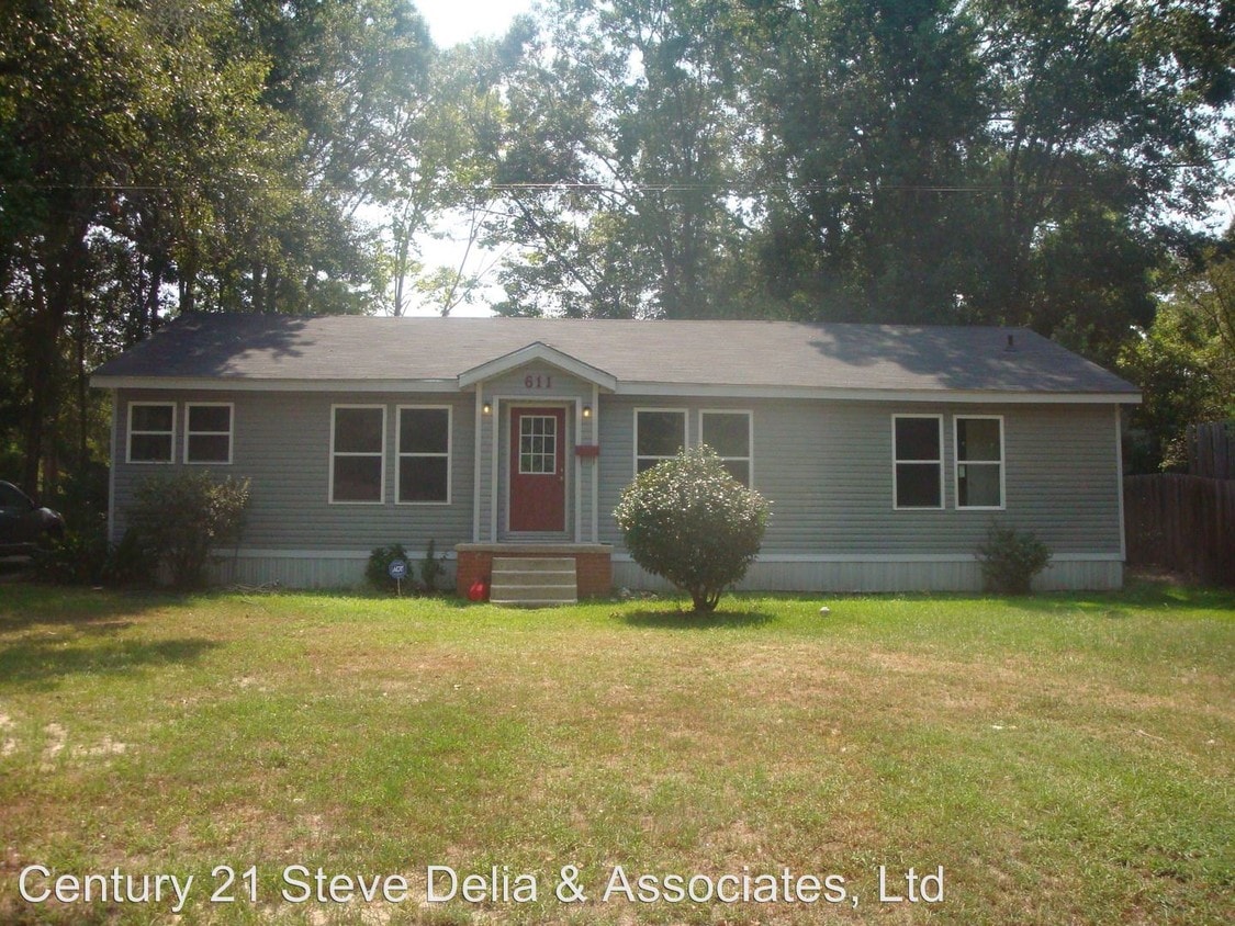 Primary Photo - 611 Magnolia St