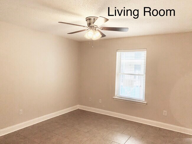 Foto del edificio - 2330 Edenborn Ave