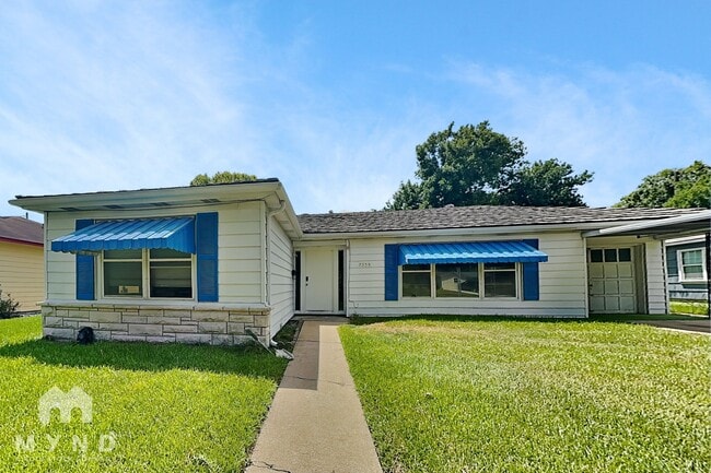 Building Photo - 7538 Vista Verde St