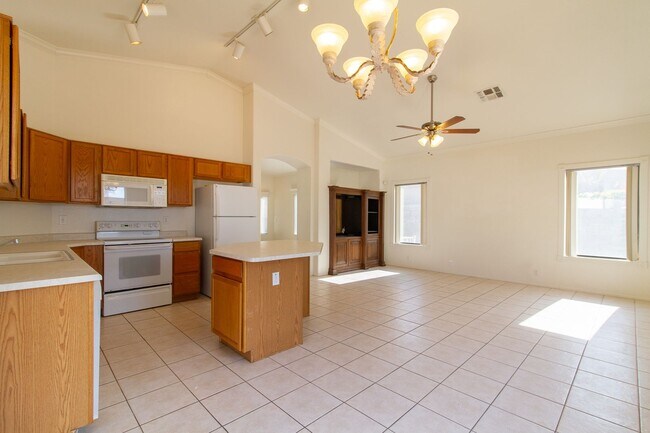 Foto del edificio - Gorgeous 3 bed, 2 bath home located near 87th Ave and Cactus