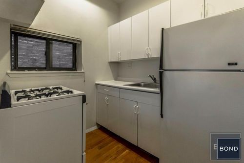 Foto del edificio - 239 E 53rd St