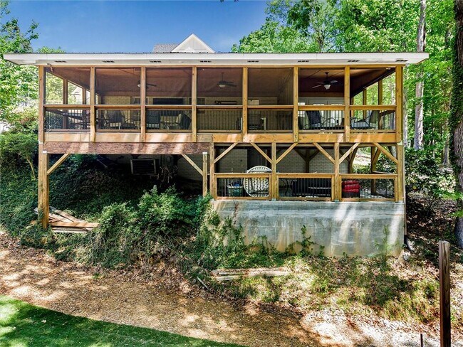 Foto del edificio - 6265 Lakeview Dr