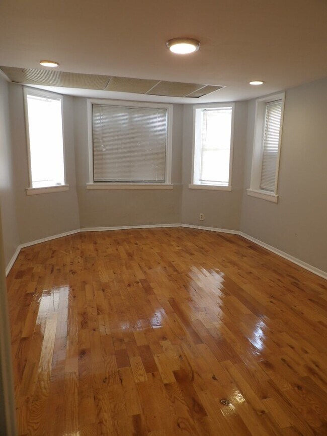 Foto del edificio - 8005 S Eberhart Ave