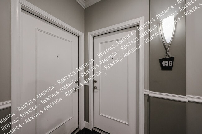 Building Photo - 1701 E Colter St