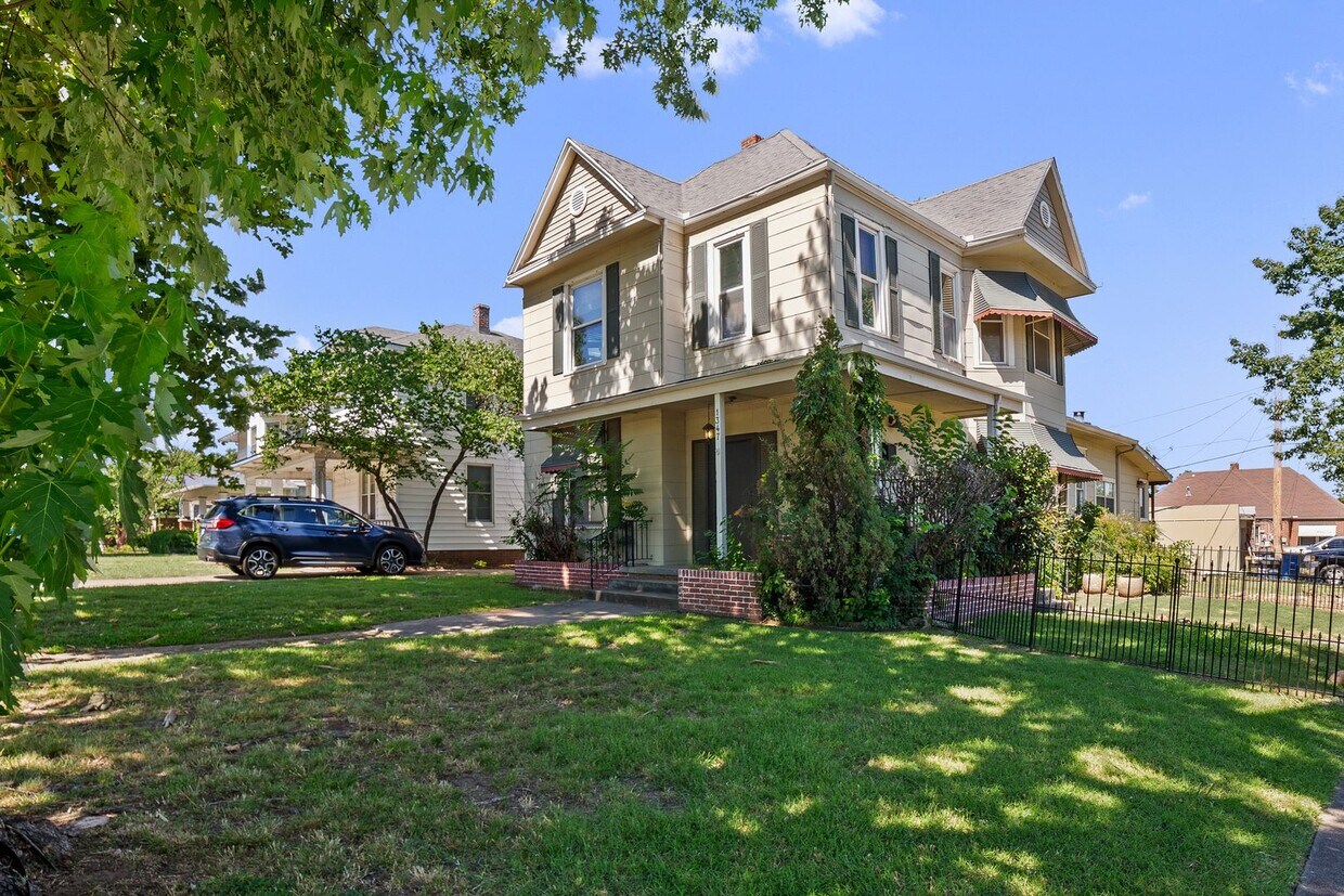 Primary Photo - 1347 South Florence Avenue