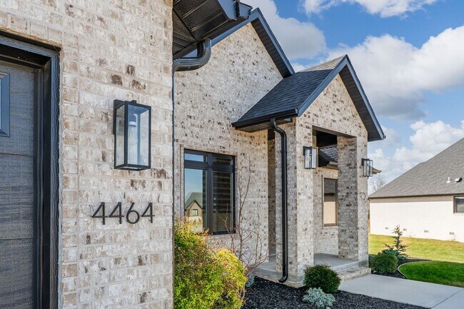 Building Photo - Gorgeous Rental in Wild House East Springfield