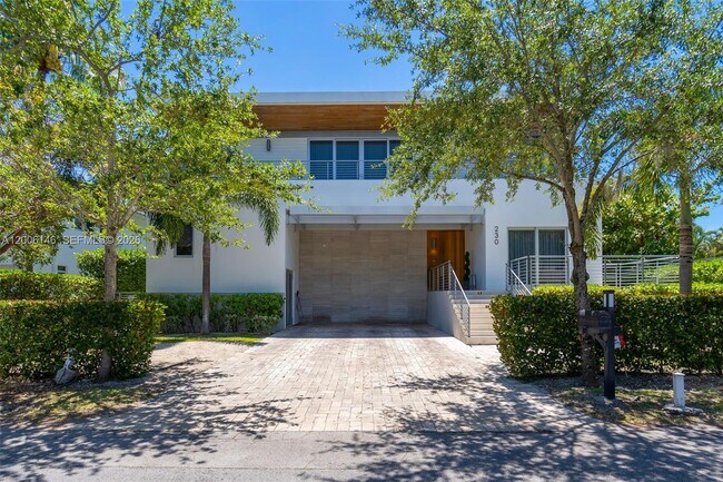 Foto del edificio - 230 W McIntyre St