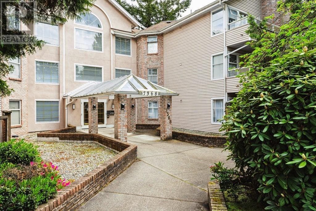 Photo principale - 7368-7368 Royal Oak Ave