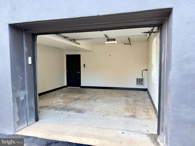 Foto del edificio - 437-439 W Grant St