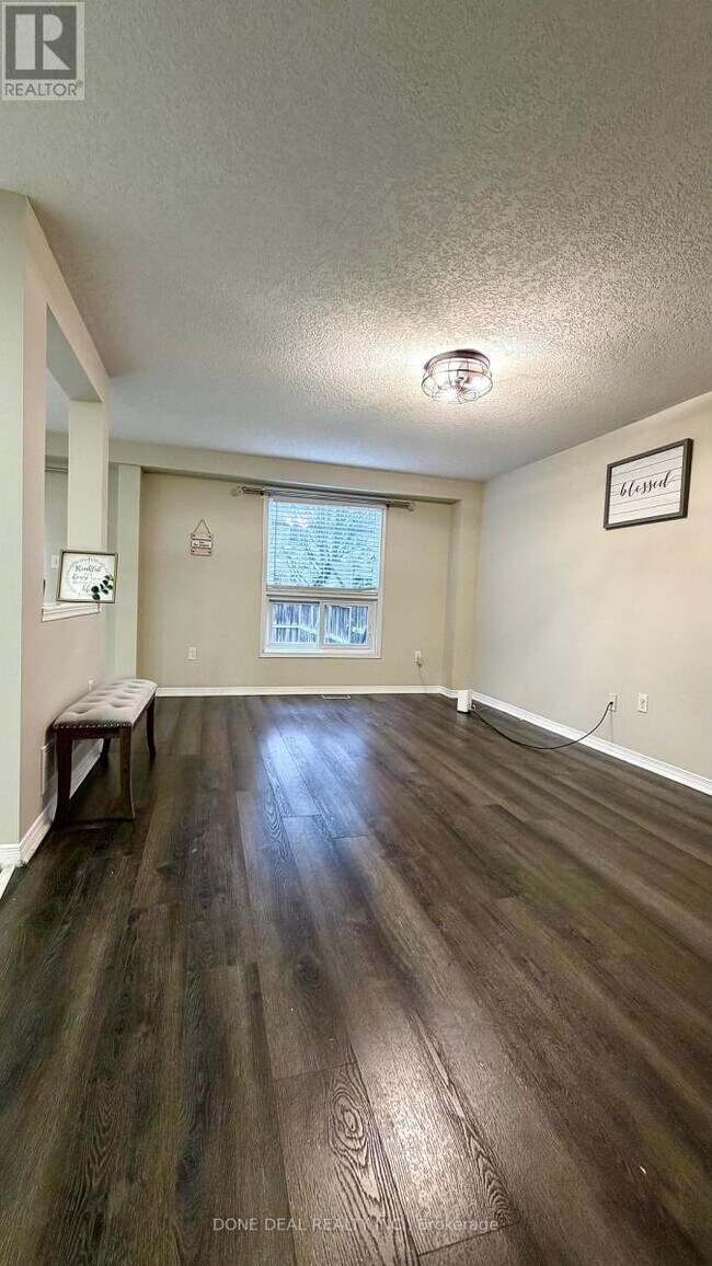 Building Photo - 528 Virginia Creeper St