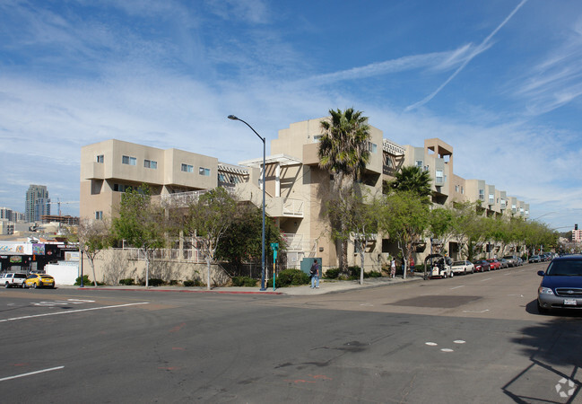 Foto del edificio - Hacienda Townhomes