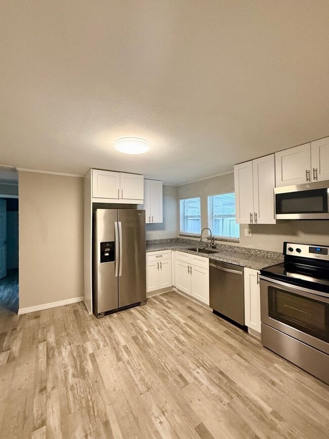 Foto del edificio - Dual Living Delight in the Heart of Lakeland!