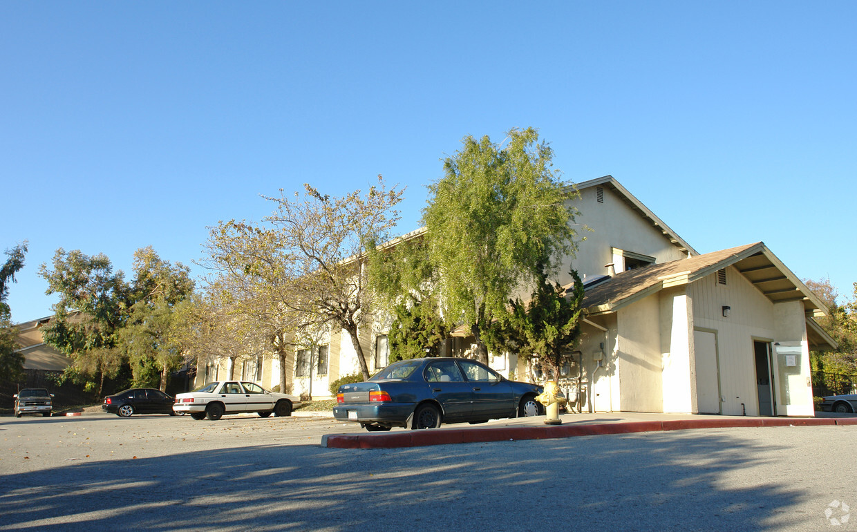 Foto del edificio - The Peppertree Apartments