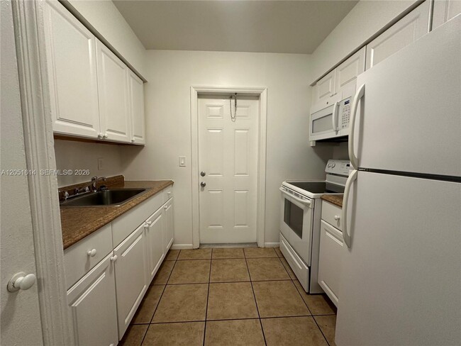 Foto del edificio - 1400 NE 56th St