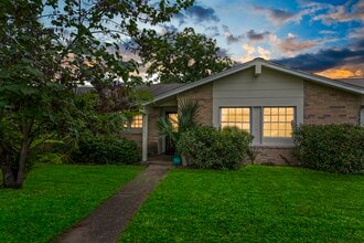 Building Photo - 13163 High Star Dr