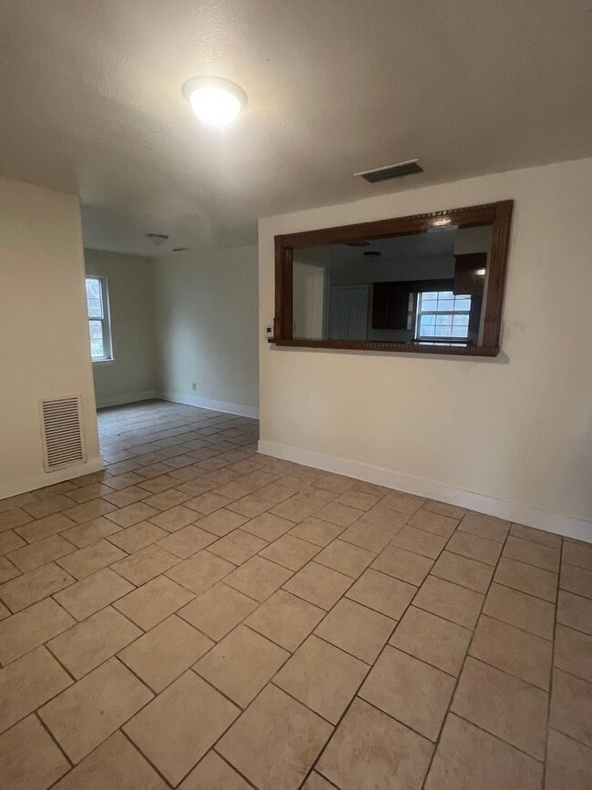 Foto del edificio - Home for Rent $1000