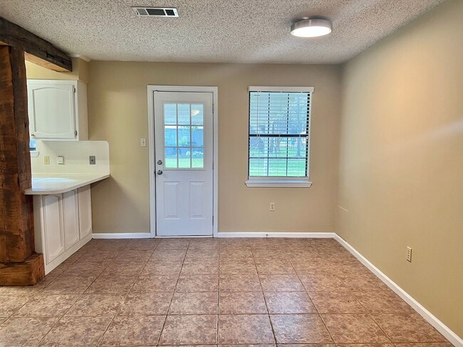 Building Photo - Home For Lease