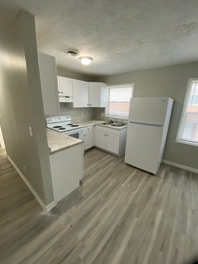 Building Photo - 154 Landings Dr