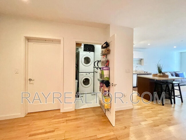 Building Photo - 1151 Sutter St