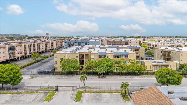 Foto del edificio - 6070 W 18th Ave