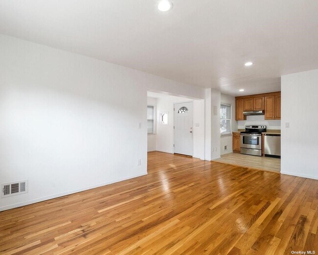Foto del edificio - 214-17 15th Ave Ave