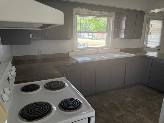 Building Photo - 126 8th St