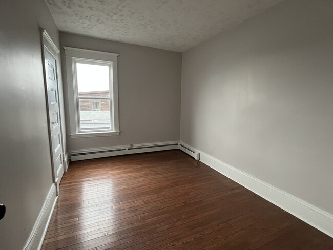 Building Photo - 124 Broad St