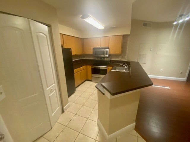 Building Photo - 2550 SW 18th Terrace