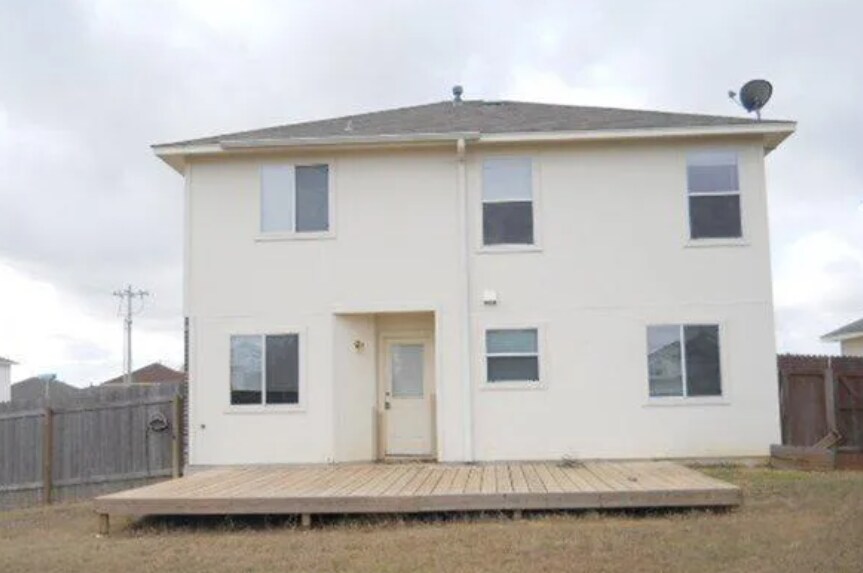 Foto del edificio - 15137 Meredith Ln