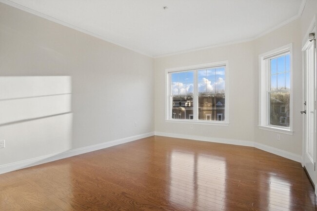 Building Photo - Alhambra