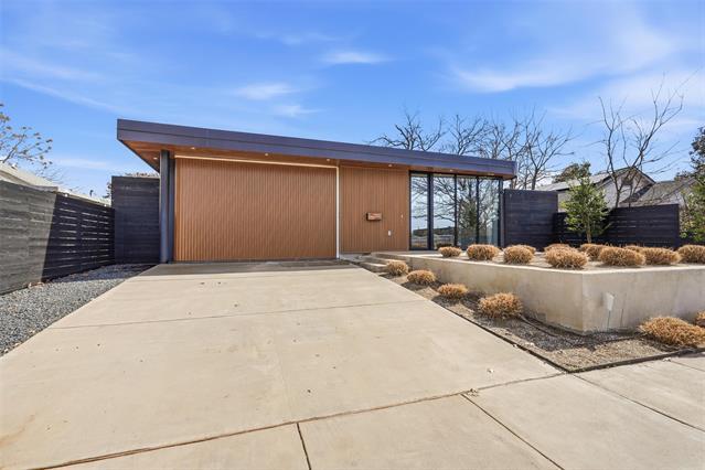 Foto del edificio - 6822 Victoria Ave