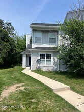Building Photo - 422 Waters Edge Dr