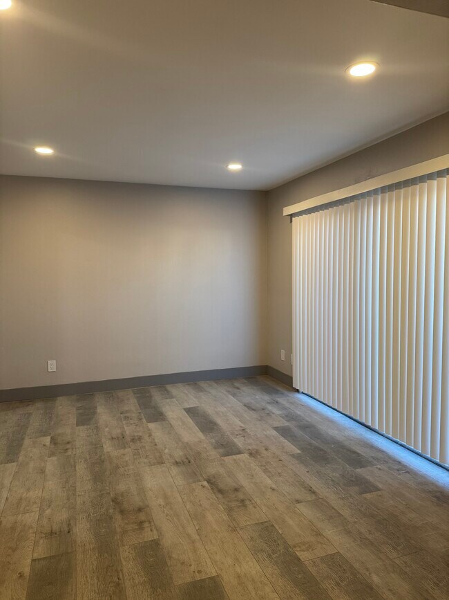 Building Photo - 7445 Laurelgrove Ave