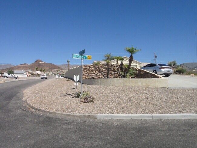 Foto del edificio - 3894 Bluegrass Ct