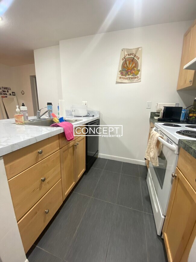 Building Photo - 50 Evergreen St