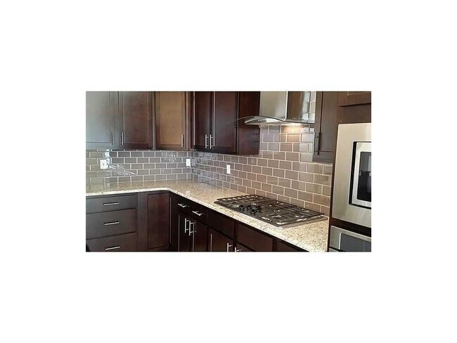 Building Photo - 5511 Grove Dr