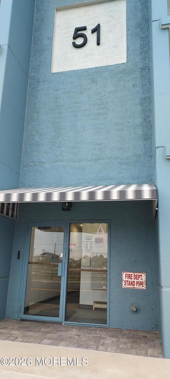Building Photo - 51 Hiering Ave
