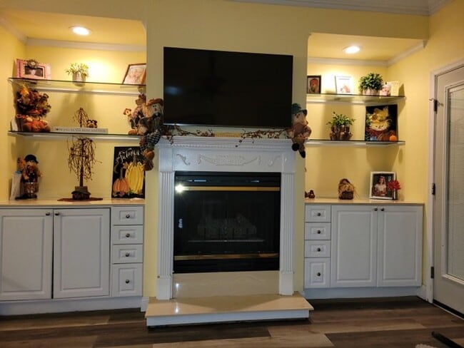 Building Photo - Camden Village