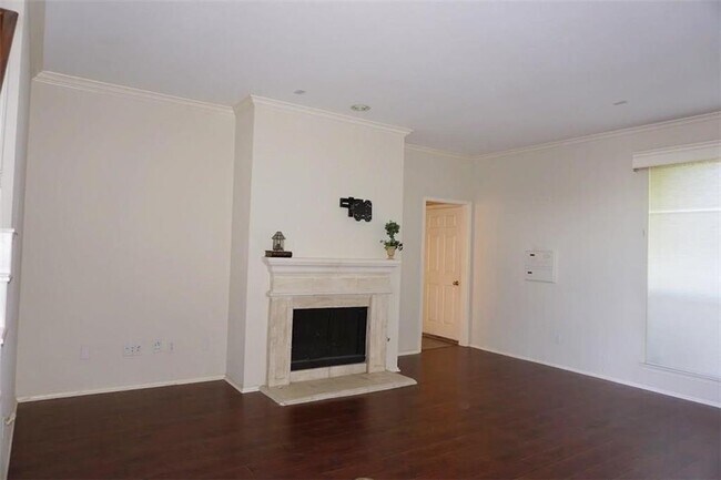 Building Photo - 413 Majesty Dr