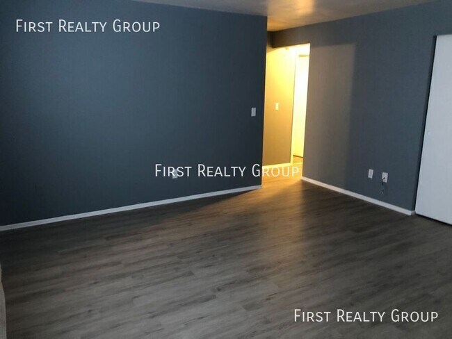 Building Photo - 2 Bedroom, 1 Bath Apartment for Rent, Move...