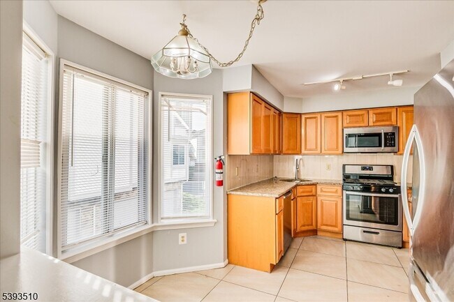 Building Photo - 2102 Amanda Ct