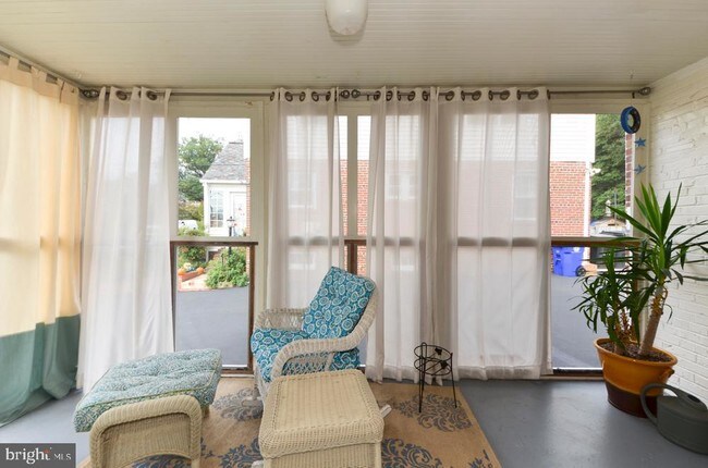 Building Photo - 2241 N Wakefield St