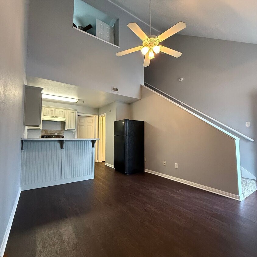 Primary Photo - $500 Off 1st Full Month!* All Utilities In...