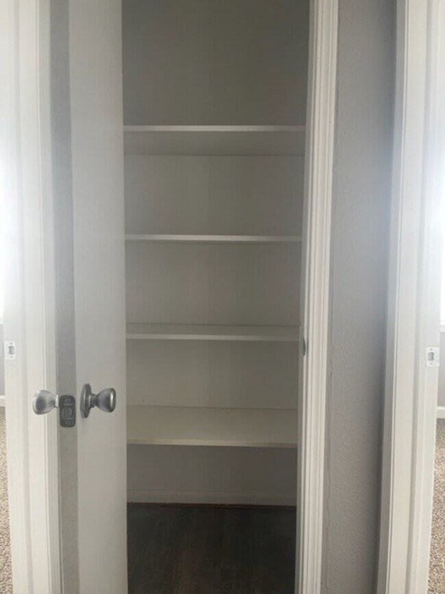 Foto del edificio - 3330 S Euclid St