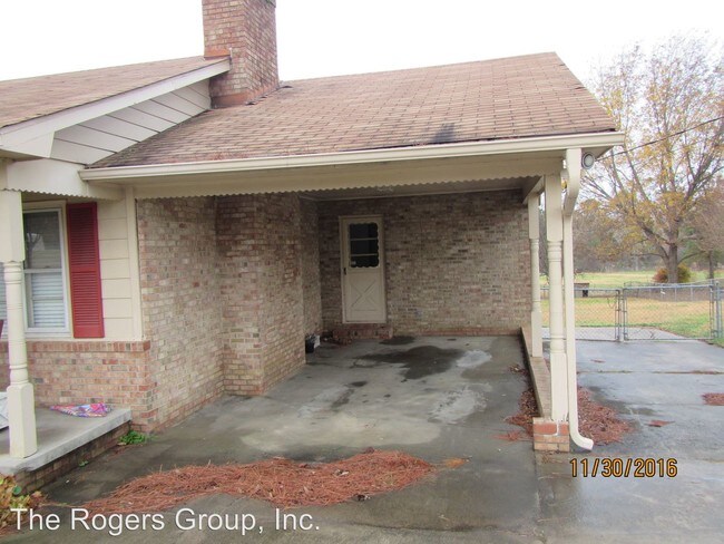 Building Photo - 1005 Cross Creek Rd